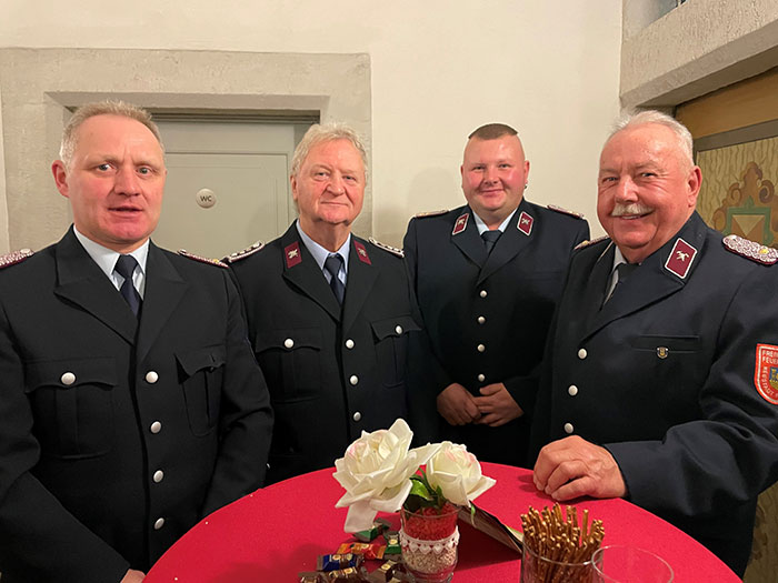 Kamerad Horst Gersch mit seinen Feuerwehrkameraden