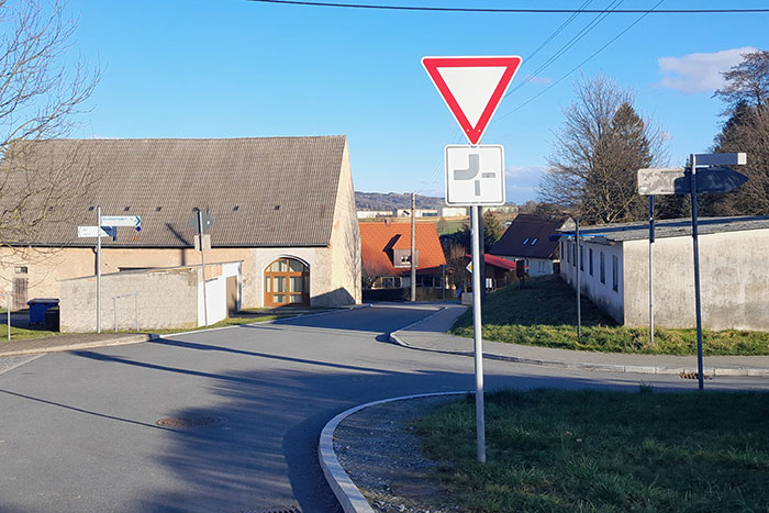 Kreuzung Cunnersdorfer Straße im Ortsteil Polenz