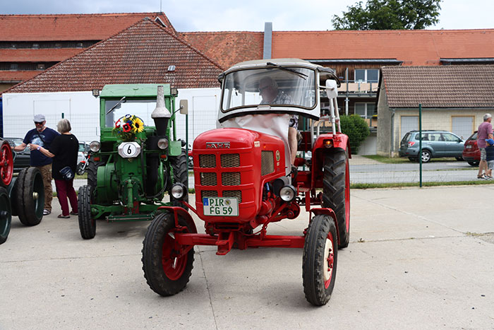 Oldtimertraktoren bei der Firma Moddemann