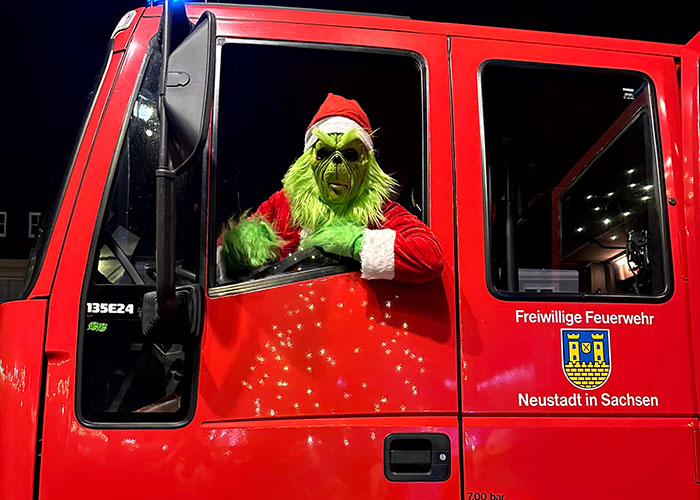 Fensteröffnen - Grinch im FFW-Auto