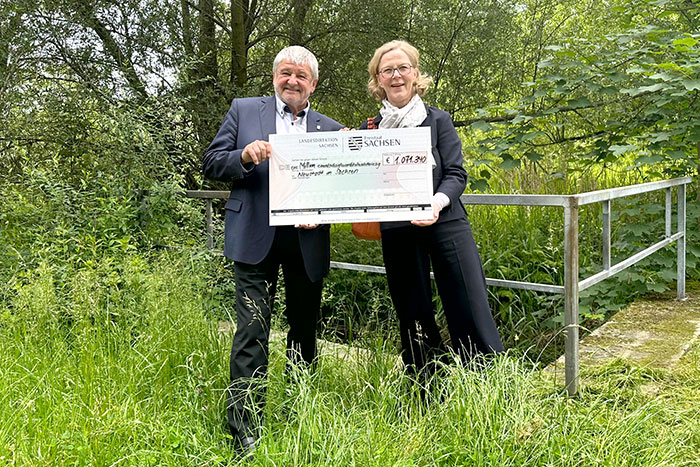 symbolische Fördermittelübergabe mit LDS-Präsidentin Regina Kraushaar und BM Peter Mühle