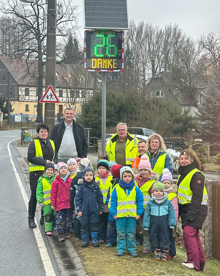 Hohwaldbienen vor dem Messgerät