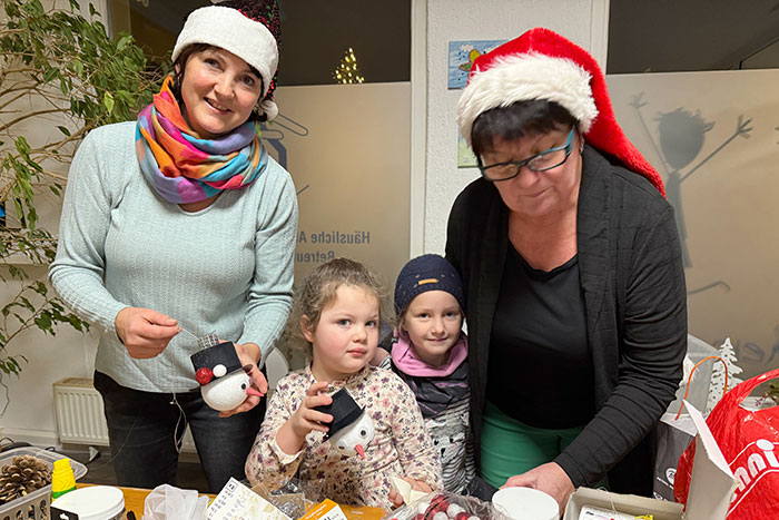 Öffnen des Rathaus-Advents-Kalenders am 2. Dezember Öffnen des Rathaus-Advents-Kalenders am 2. Dezember